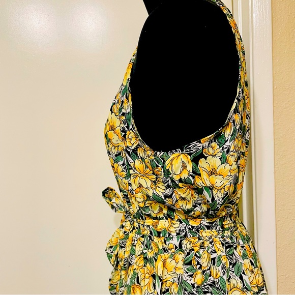Maxi Dress with yellow flowers. - Picture 4 of 8
